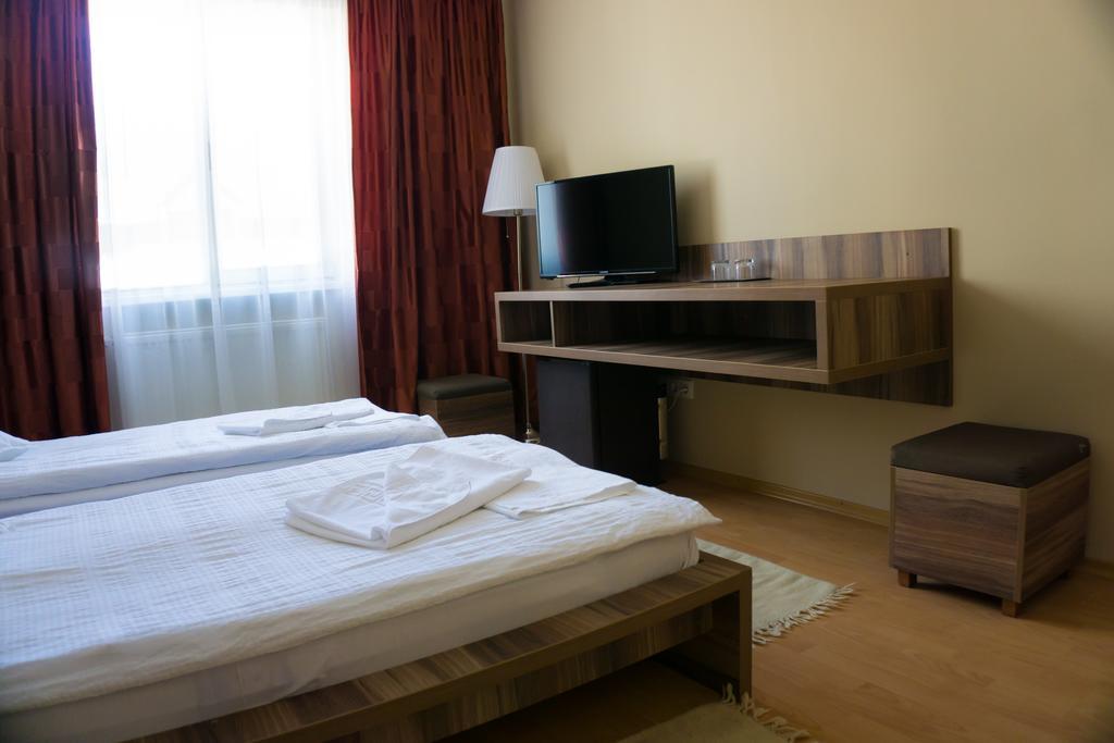 Hotel Merkur Miercurea Ciuc Exterior photo